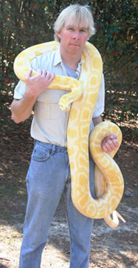 Wed. 8/7 Family Entertainment ~ Dan The Snakeman at 6pm!